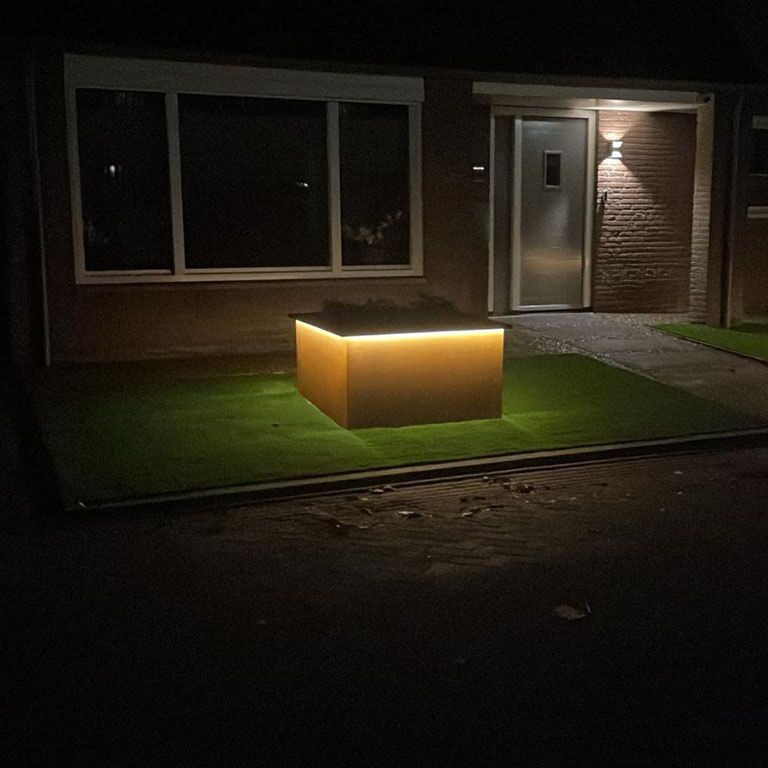 Jardinera de acero corten soldada Alabama y LED 120 x 120 x 80 cm