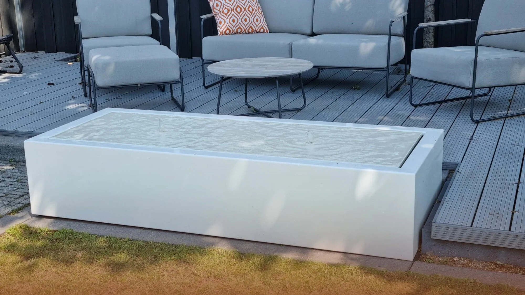 ¿Cómo mantengo mi mesa de agua o mi ornamento acuático?