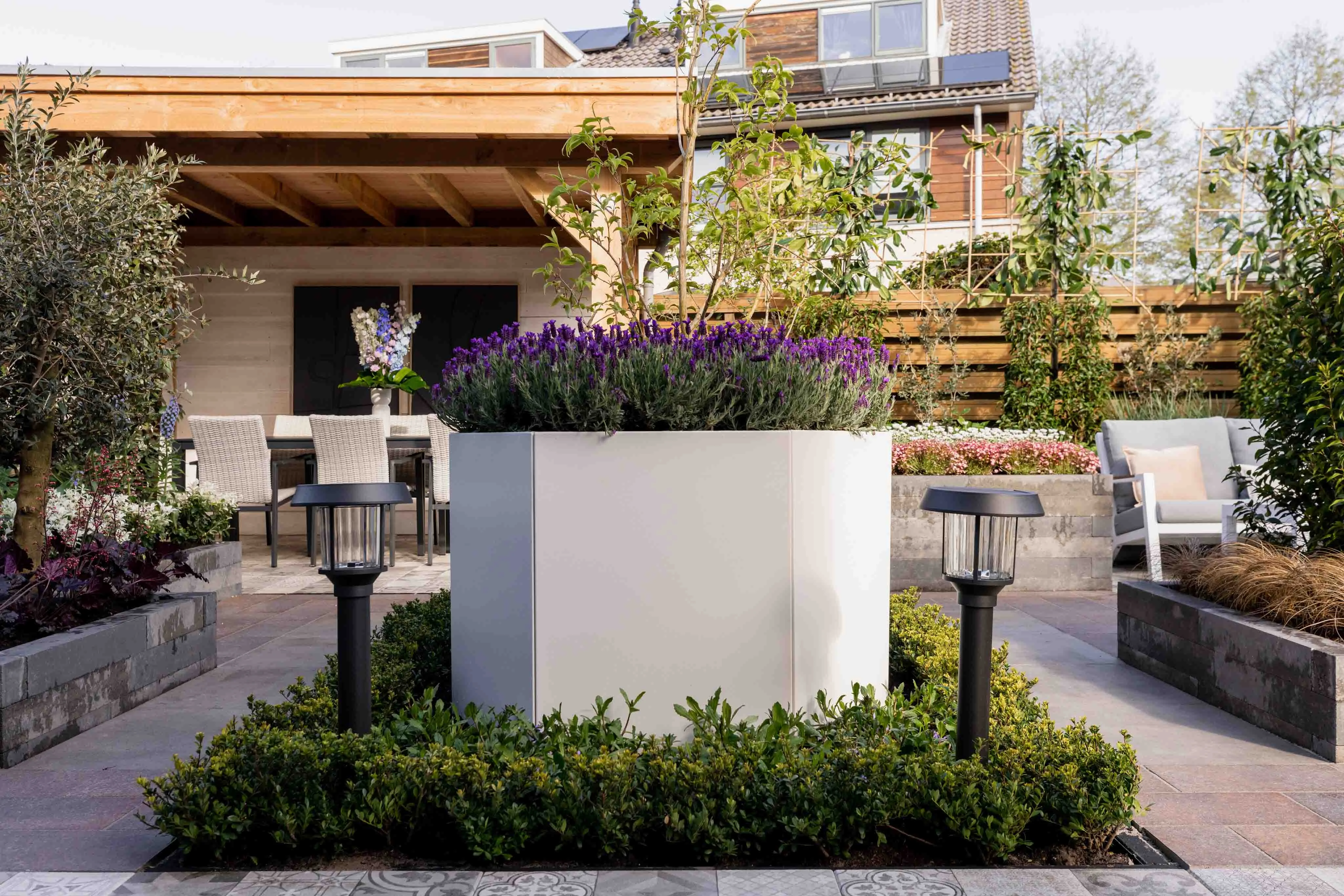 Inspiración para el jardín: jardineras grandes para exterior