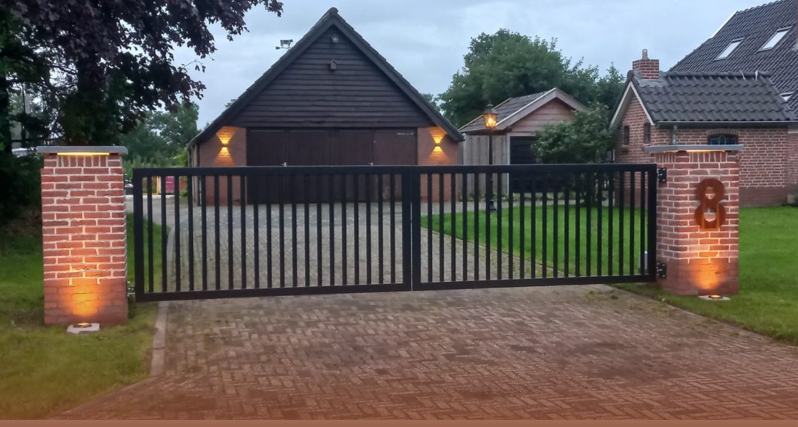 ¿Cómo cuelgo un número de casa de acero?
